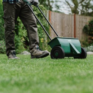 Westland Lawn Drop Spreader - DeWaldens Garden Centre